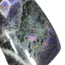Load image into Gallery viewer, Purple Labradorite Buddha # 105