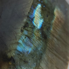 Load image into Gallery viewer, Labradorite Point # 171