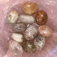 Load image into Gallery viewer, 1000 Layer Garden Quartz Tumble