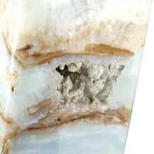 Load image into Gallery viewer, Caribbean Calcite Point P.I # 171
