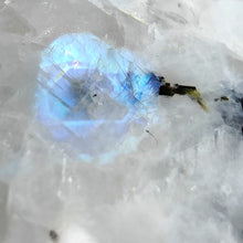 Load image into Gallery viewer, Moonstone Heart # 115
