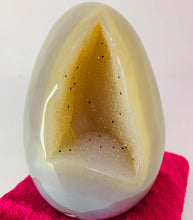 Load image into Gallery viewer, Agate Druzy Egg # 76
