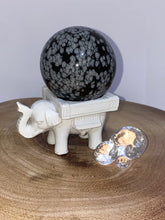 Load image into Gallery viewer, Lucky Elephant Resin Stand
